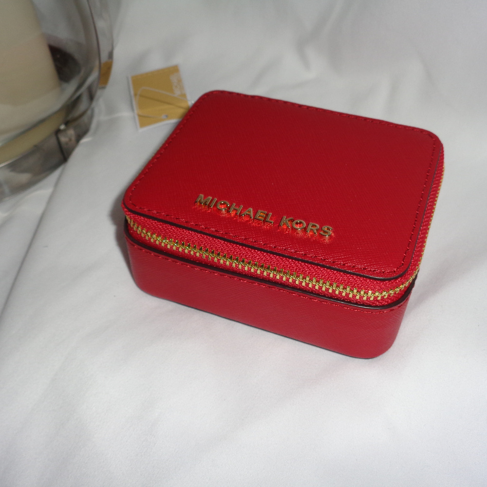 MICHAEL KORS GIFTABLES SMALL JEWELRY CASE SCARLET